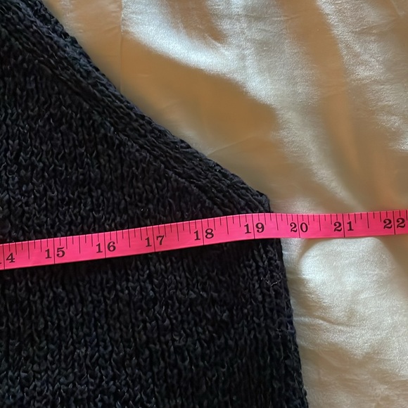 Point Sur: High Neck Sleeveless Sweater - Picture 10 of 11